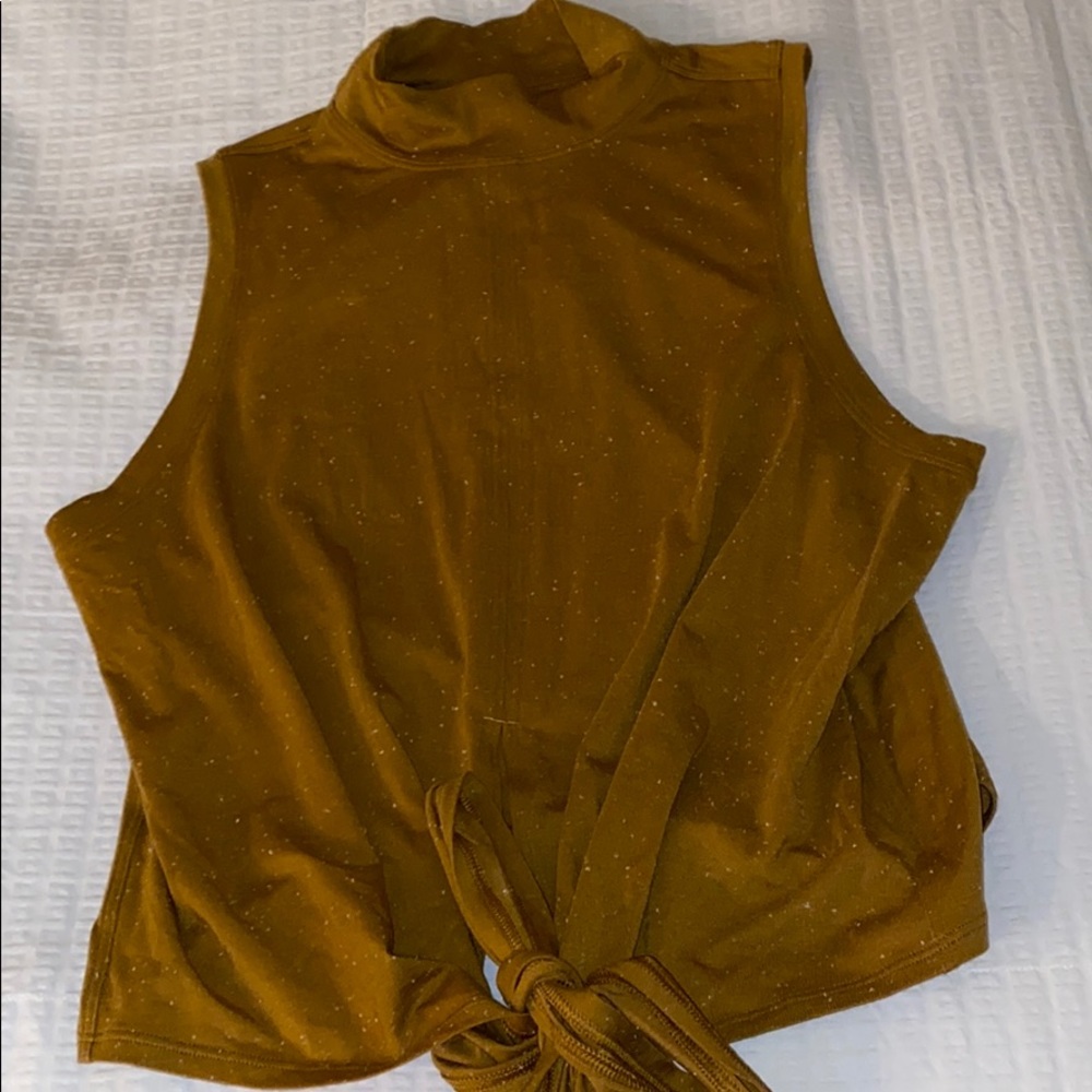 Lululemon crop top